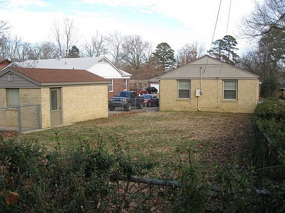 Detached Workshop / Back Yard