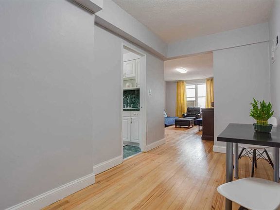 4th image of 3925 51st St APT 3F