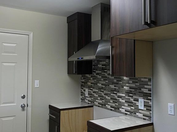 5th image of 2721 Mangrove Palm Dr