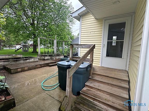 3rd image of 140 W Superior St