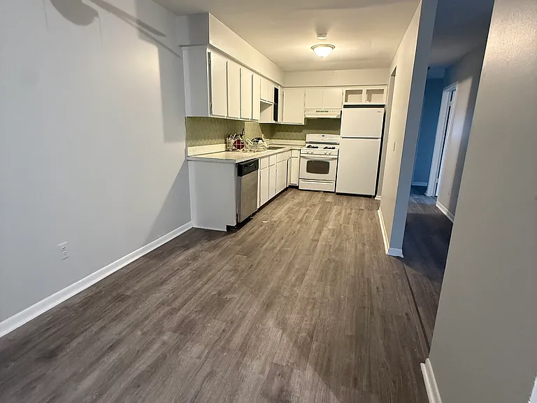 22246 Schafer St — Photo 3