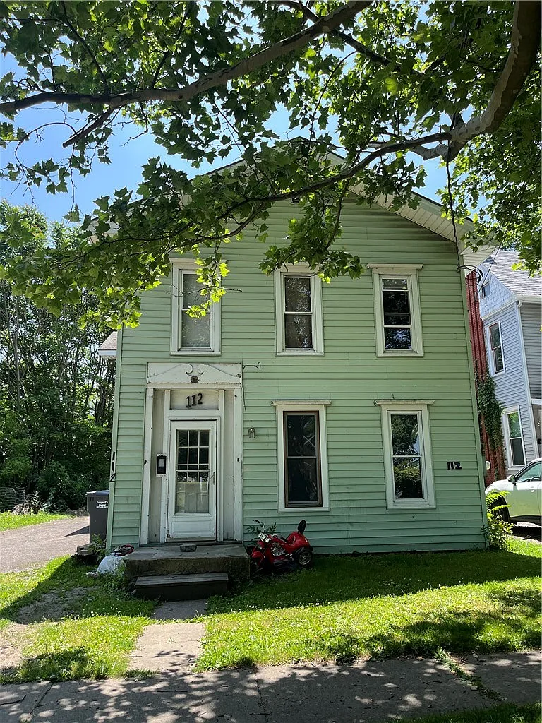 2 bed, 1.0 bath, 2009 sqft, $900 — Photo 1