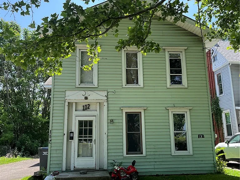 112 E Chemung Pl — Photo 1