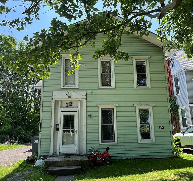 112 E Chemung Pl