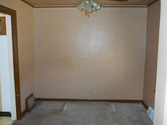 5th image of 229 Geneva Ave