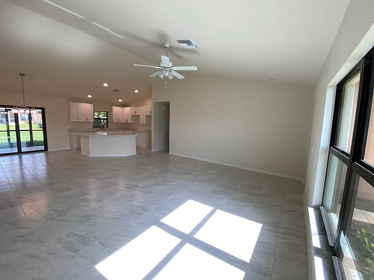 1318 NE 2nd Ave — Photo 5