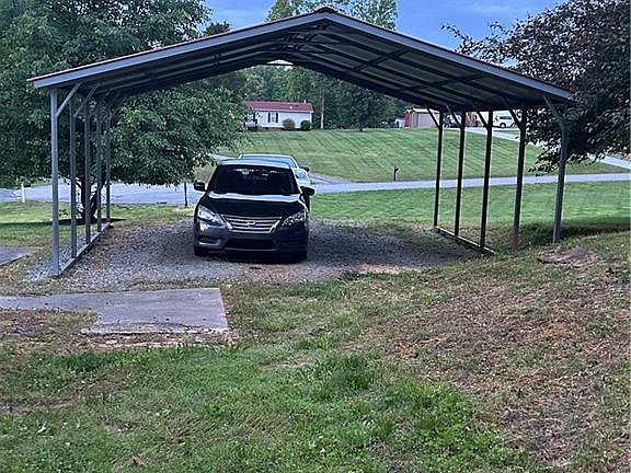 3rd image of 1017 Laura Lynn Dr