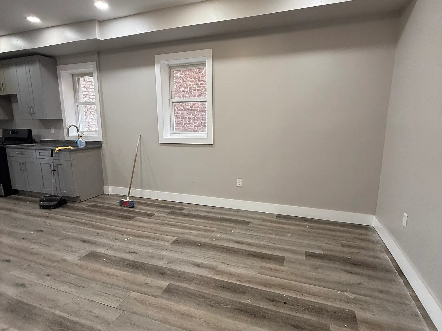 4 bed, $2,450 — Photo 1