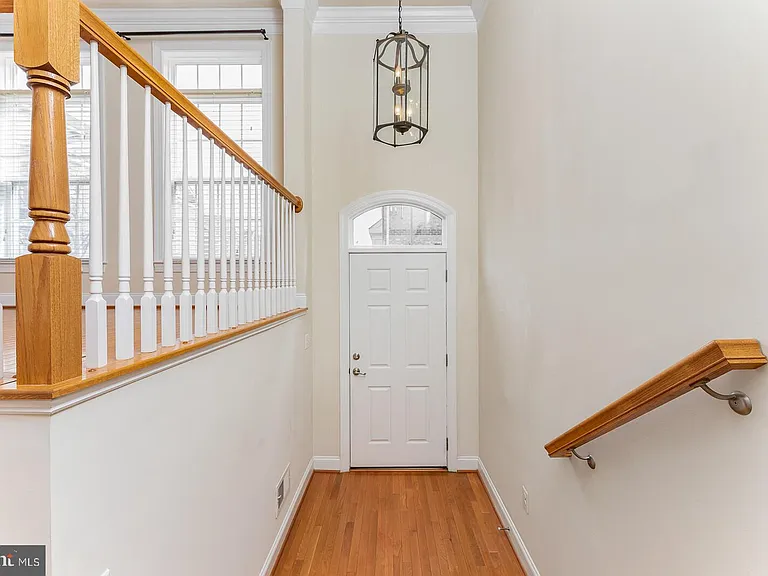 8032 Reserve Way — Photo 3