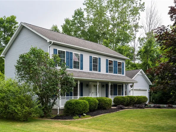 31 Traciann Dr, Hamlin, NY 14464