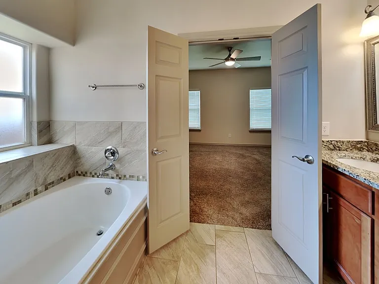 9416 NW 91st Cir — Photo 15