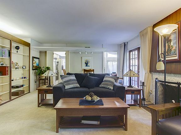 3rd image of 855 Loma Valley Pl