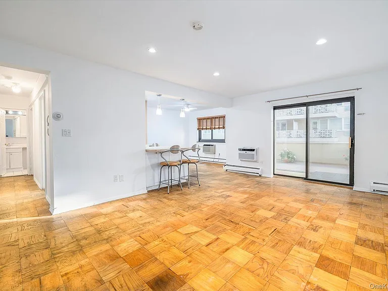 420 Shore Rd #1F — Photo 2