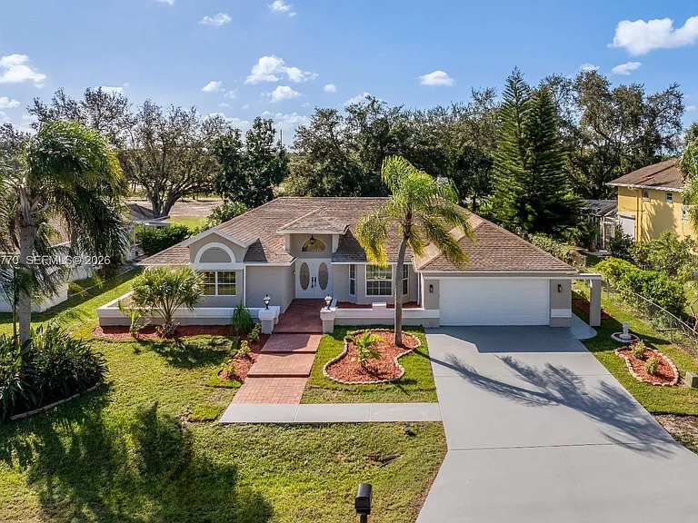 1703 Golfside Village Dr — Photo 1