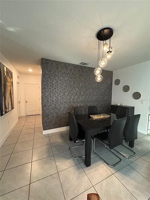 3 bed, 2.0 bath, 1516 sqft, $2,450 — Photo 3