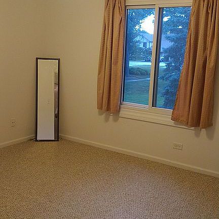 5th image of 912 Knottingham Dr APT 2B