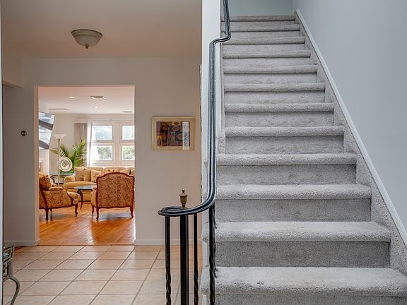 3rd image of 1725 Huntley Pl