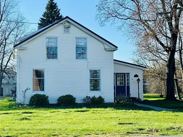 214 S Broad St, Sackets Harbor, NY 13685