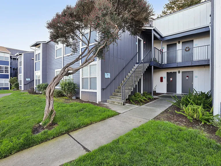 Skyline Heights Apartments — Photo 37