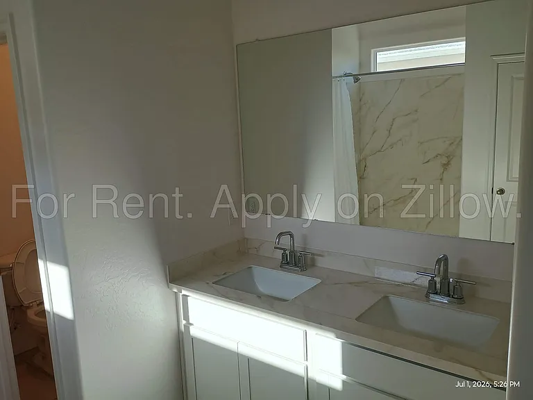 15565 W Desert Hollow Dr — Photo 7