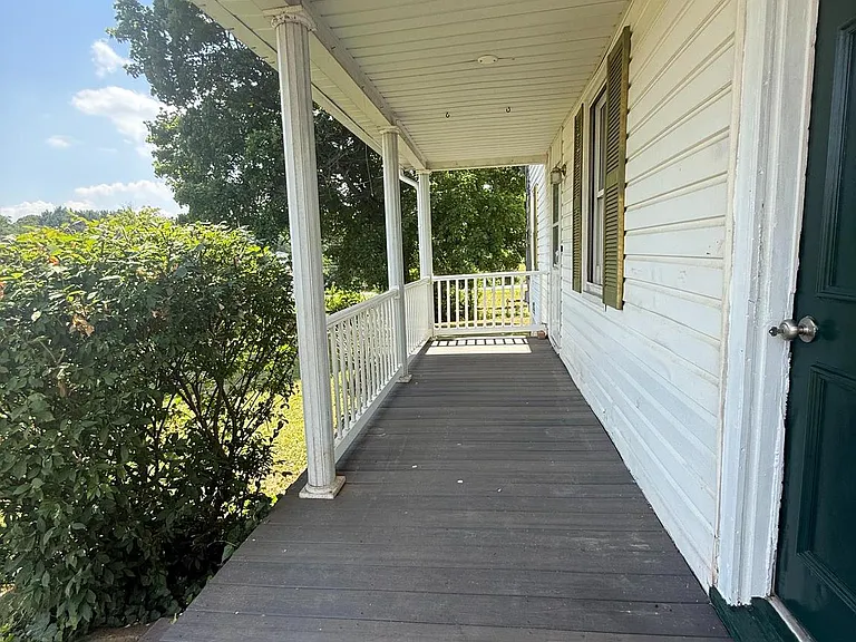 1001 School House Ln — Photo 5
