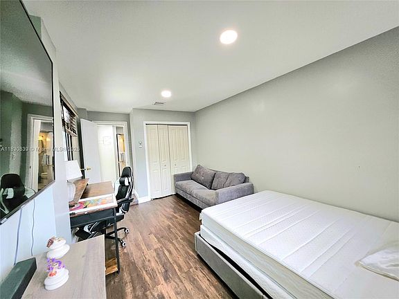 2nd image of 1728 NE 17th Ter #0
