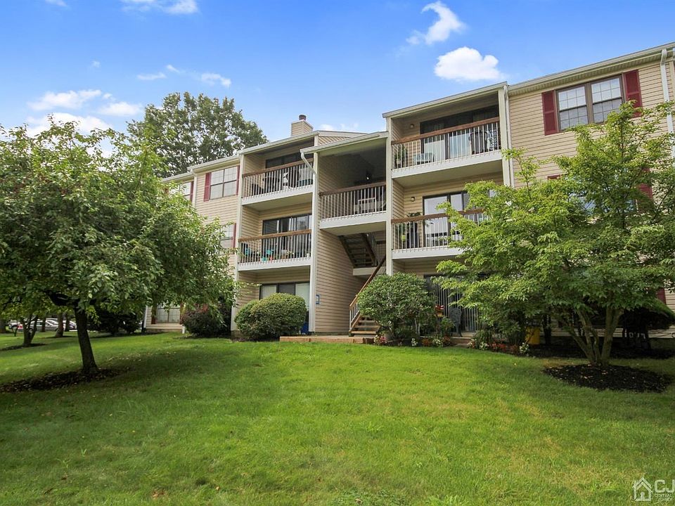 1st image of 405 Danbury Ln #405