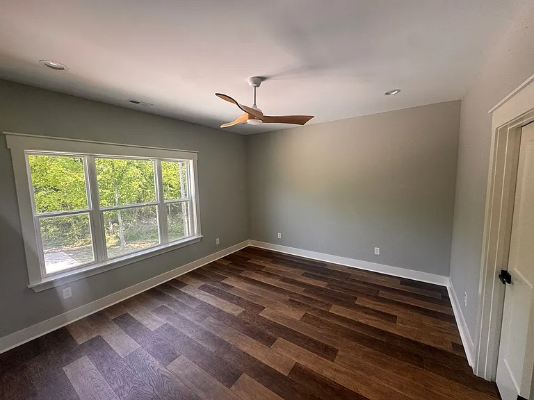 732 Loper Ln — Photo 4