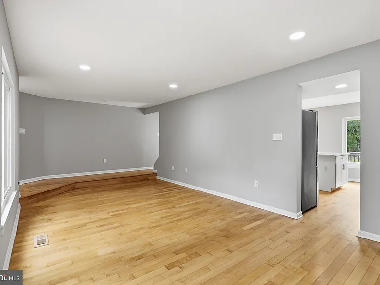 11092 Saffold Way — Photo 8