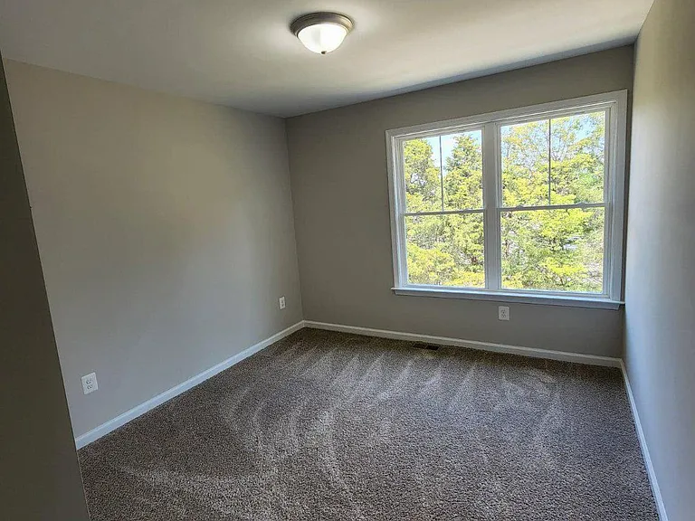 111 Coralyrose Ct — Photo 16