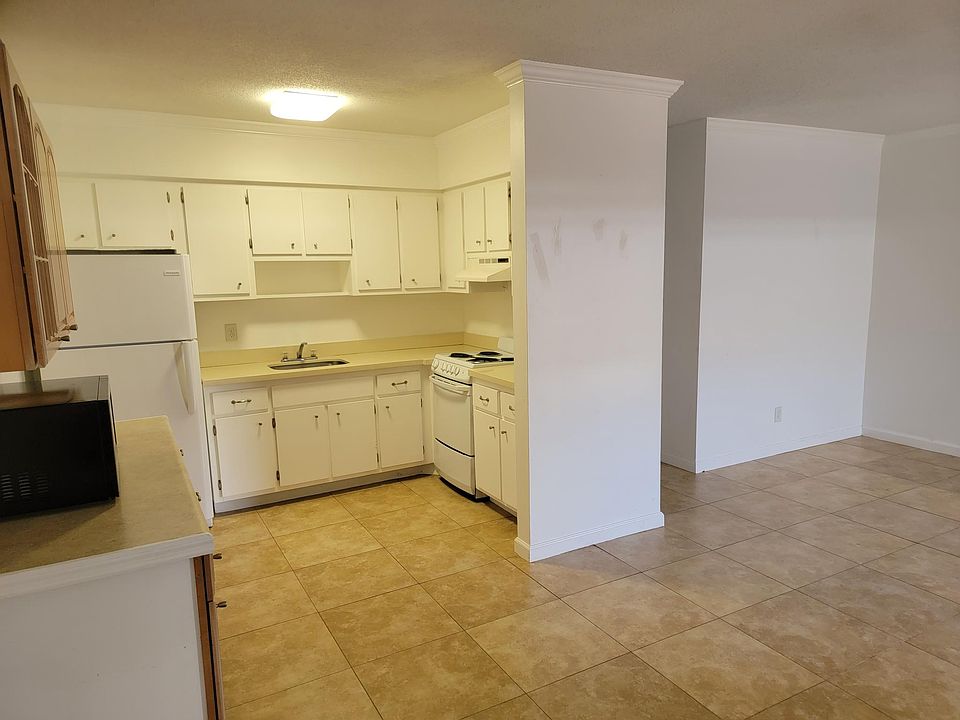 1st image of 656 SE 19th Ave #6