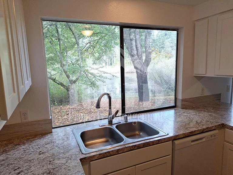 5300 Alameda St SW — Photo 12