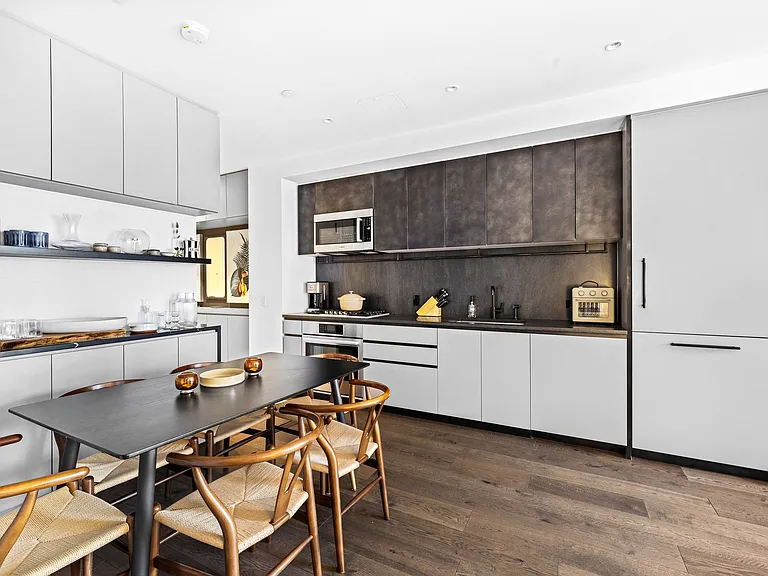 11 Hoyt St #15B — Photo 2