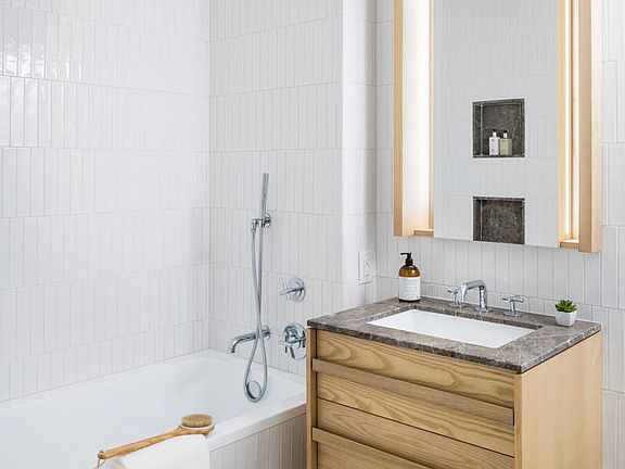 5th image of 2218 Jackson Ave Penthouse 10