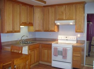 6 Summer Ln, Levittown, PA 19055