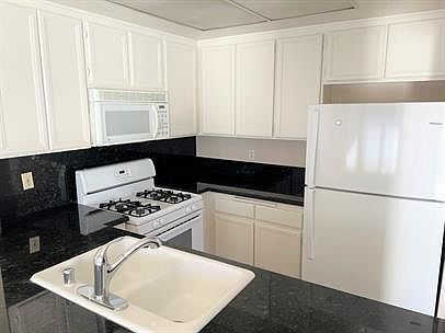 4th image of 1747 Manzana Way