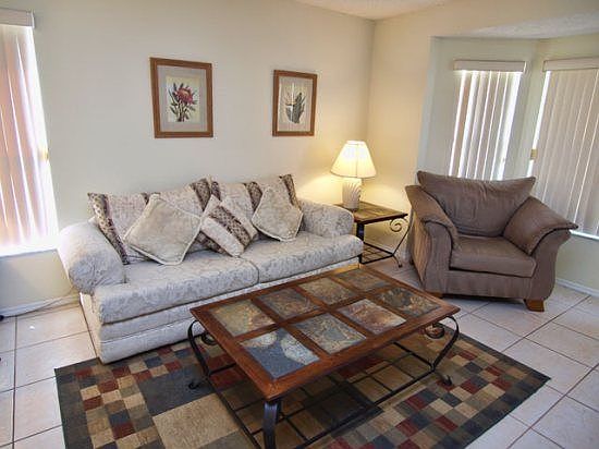 ME4PK76-family-room