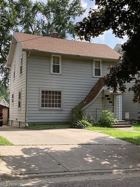 1364 Leonora Ave photo 1