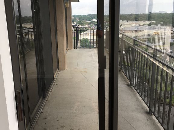 5th image of 4401 Lakeside Dr Unit 901