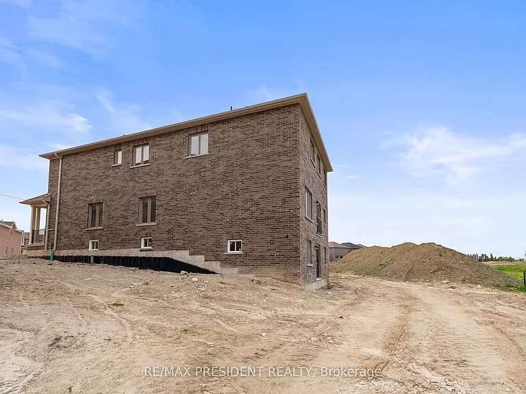 335 Russell St — Photo 24