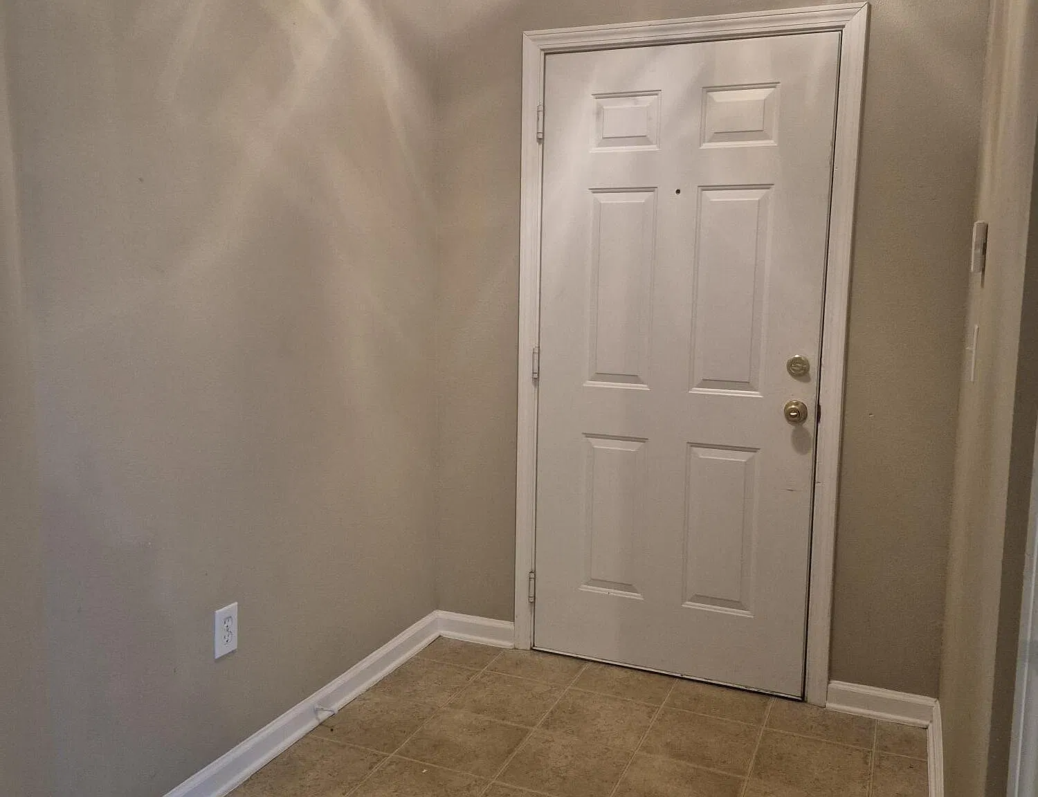 3 bed, 2.0 bath, 1521 sqft, $1,597 — Photo 3