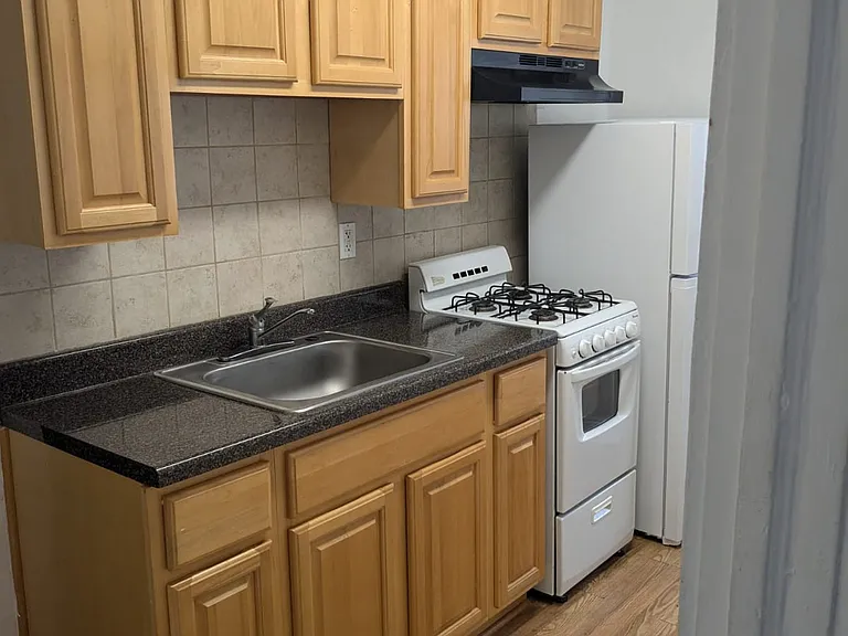 544 Clifton Ave #5 — Photo 8