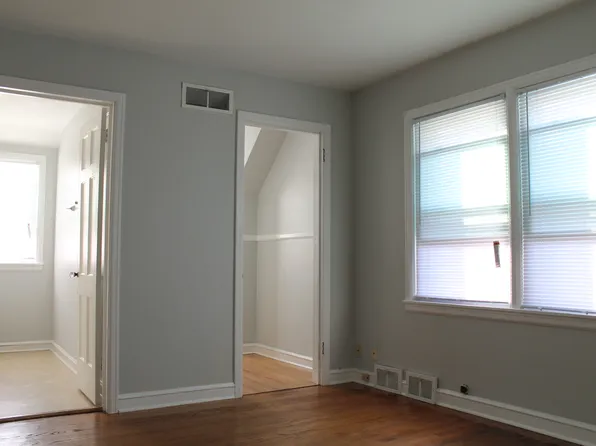 826 Robertson St, Wauwatosa, WI 53213