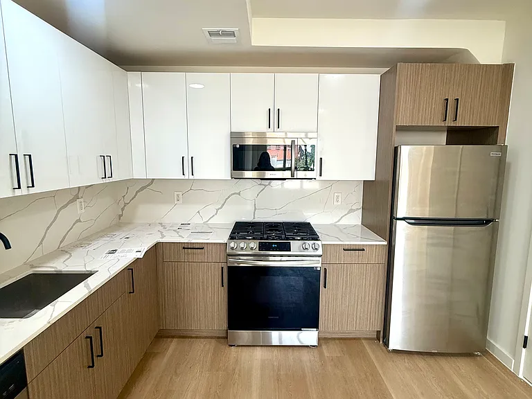 3144 Emmons Ave #3 — Photo 8