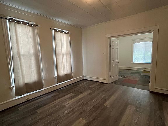 5th image of 1030 28th Ave NE