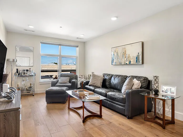 250 Meridian St #507 — Photo 1