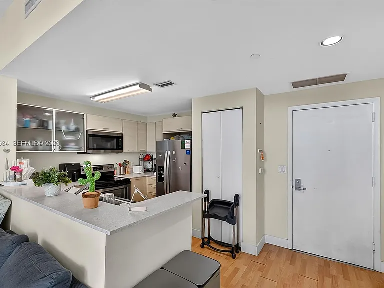 350 NE 24th St #609 — Photo 9