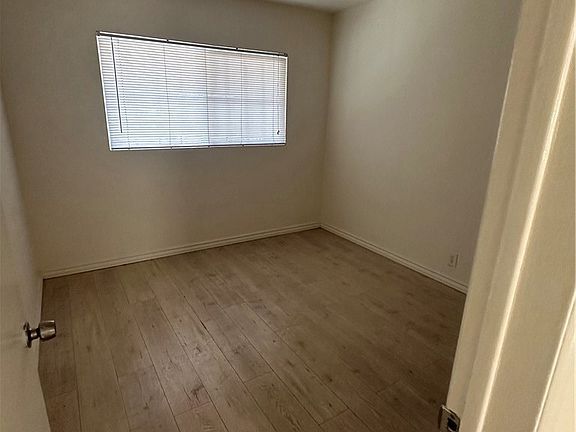 5th image of 253 E Villa St APT 6