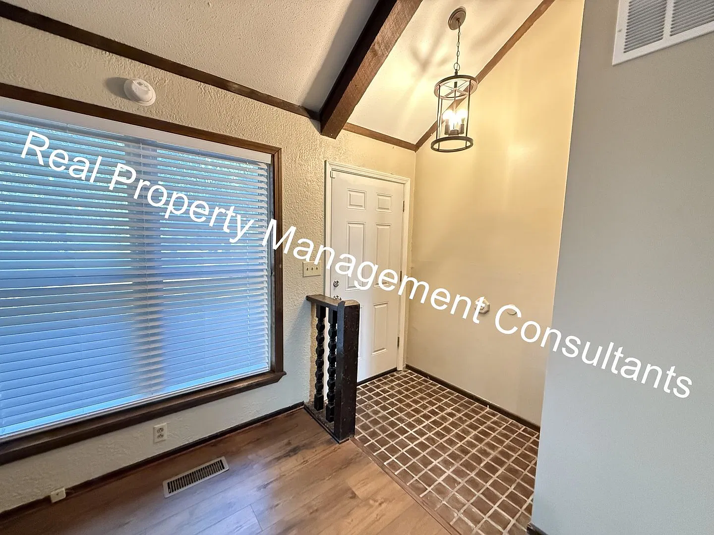 Attractive 3-Bedroom, 2-Bath Home in Olathe! — Photo 2