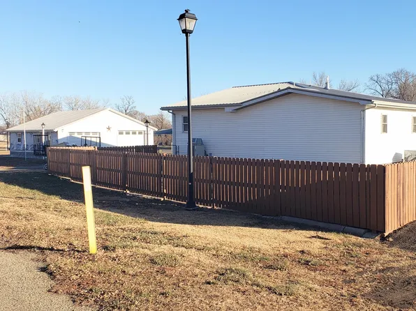 113 E 8th Ave, Fort Pierre, SD 57532